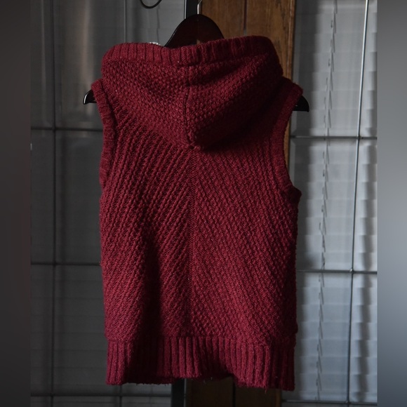 Burgundy hooded fur lined vest - Picture 2 of 7